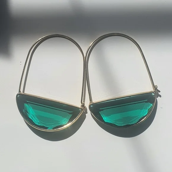 Green Sea glass on gold hoop earrings - Picture 2 of 3